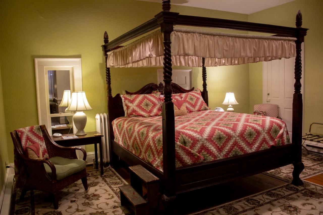 Inn The At Lincoln Square 2*