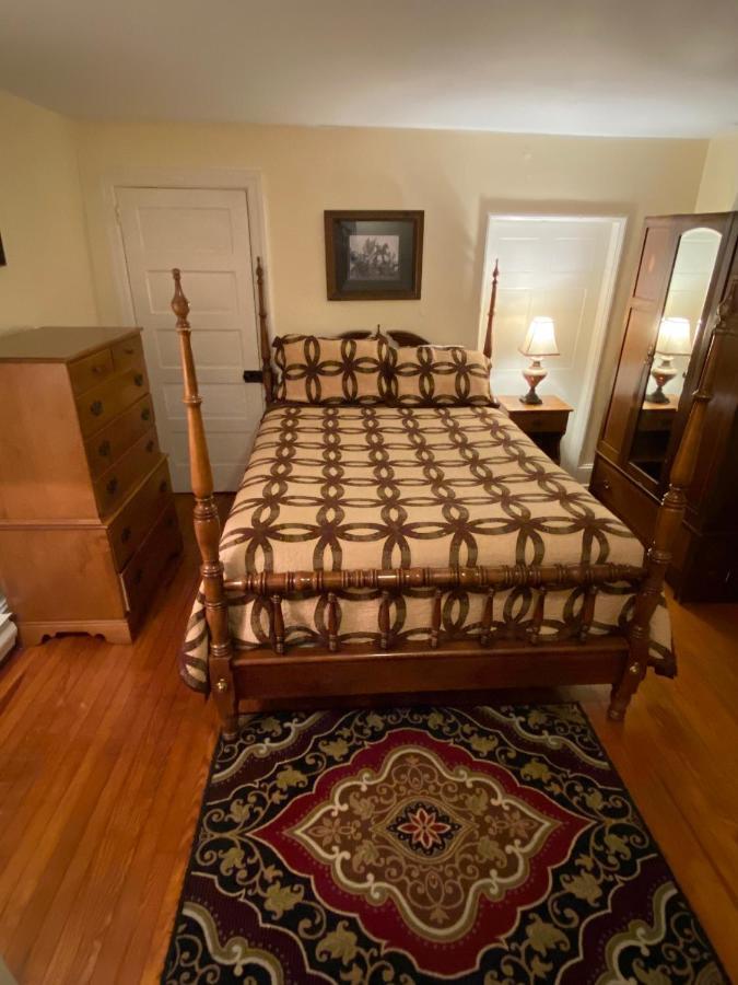 The At Lincoln Square Inn