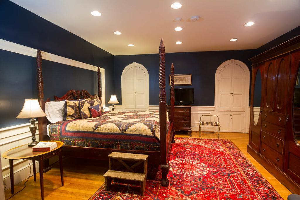 Inn The At Lincoln Square 2*
