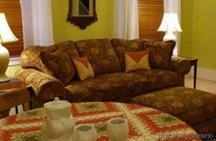 The At Lincoln Square Inn 2*